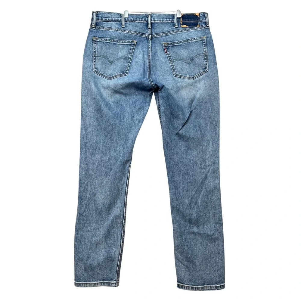 Levis Jeans Men 38x32 Medium Wash Stretch Straight Leg 5-Pocket Denim Distressed